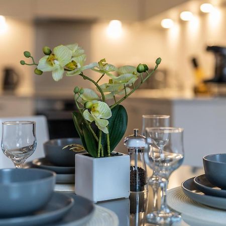 Windsor Luxury Studio Apartment Luaran gambar