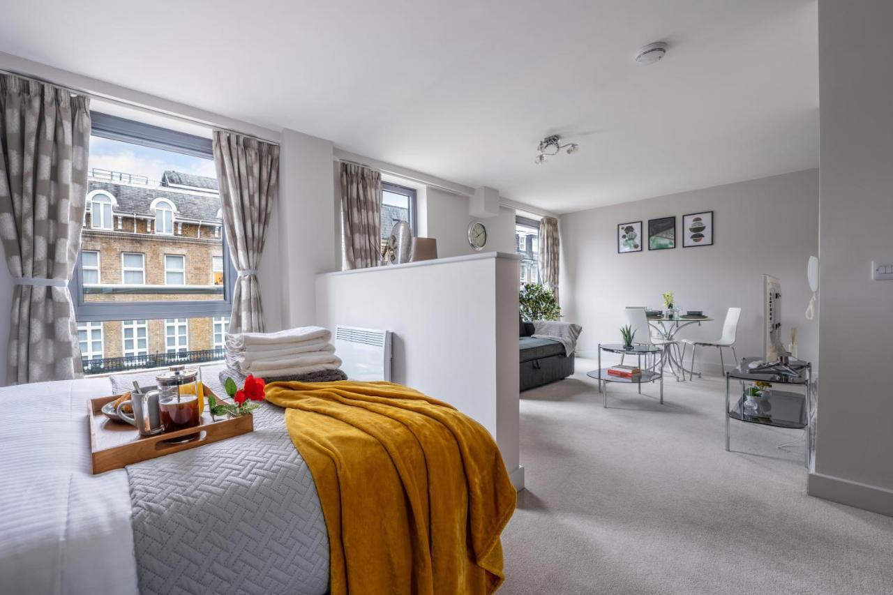 Windsor Luxury Studio Apartment Luaran gambar
